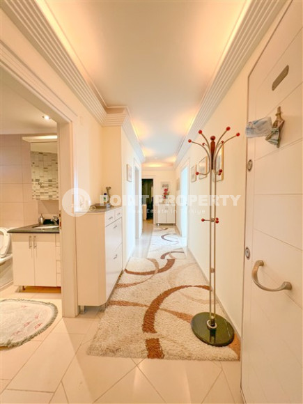 Просторная светлая квартира с тремя спальными комнатами на 7-м этаже в центре Аланьи.-id-4558-фото-6