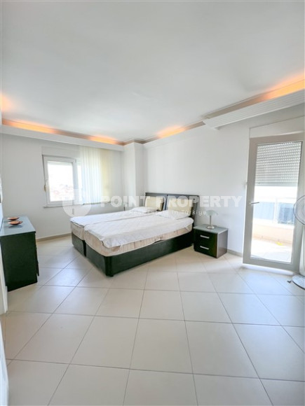 Просторная светлая квартира с тремя спальными комнатами на 7-м этаже в центре Аланьи.-id-4558-фото-7