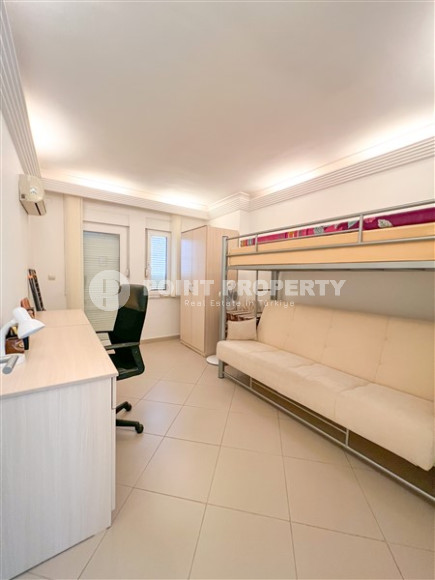 Просторная светлая квартира с тремя спальными комнатами на 7-м этаже в центре Аланьи.-id-4558-фото-10