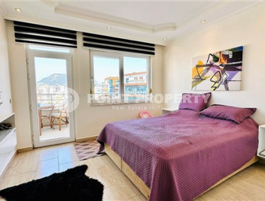 Stylish modern apartment on the 7th floor with panoramic views of the city and mountains.-id-4560-photo-3