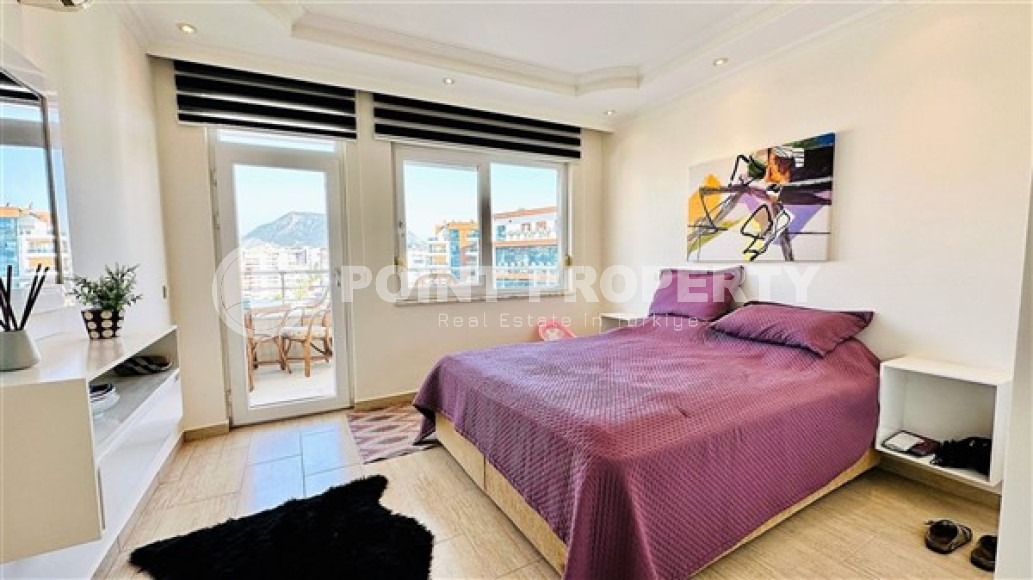 Stylish modern apartment on the 7th floor with panoramic views of the city and mountains.-id-4560-photo-3