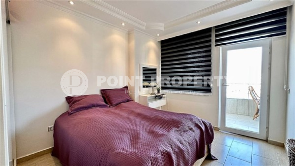 Stylish modern apartment on the 7th floor with panoramic views of the city and mountains.-id-4560-photo-4