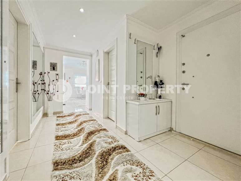 Luxurious three-room apartment 125 m2 with two balconies, Mahmutlar district-id-4588-photo-4