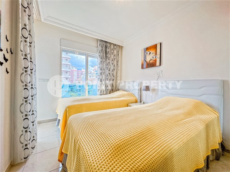 Luxurious three-room apartment 125 m2 with two balconies, Mahmutlar district-id-4588-photo-5