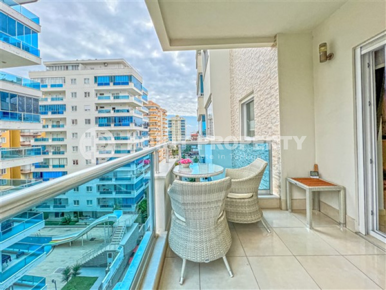 Luxurious three-room apartment 125 m2 with two balconies, Mahmutlar district-id-4588-photo-9