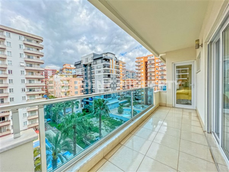 Luxurious three-room apartment 125 m2 with two balconies, Mahmutlar district-id-4588-photo-11