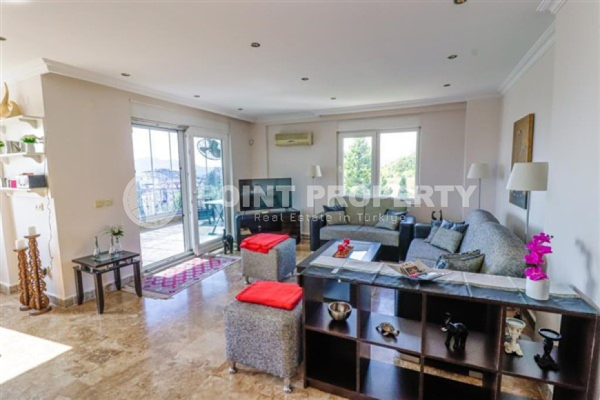 Spacious two-level 3+1 apartment on the 5th floor with an attic in a quiet, comfortable area of Alanya - Cikcilli.-id-4594-photo-2