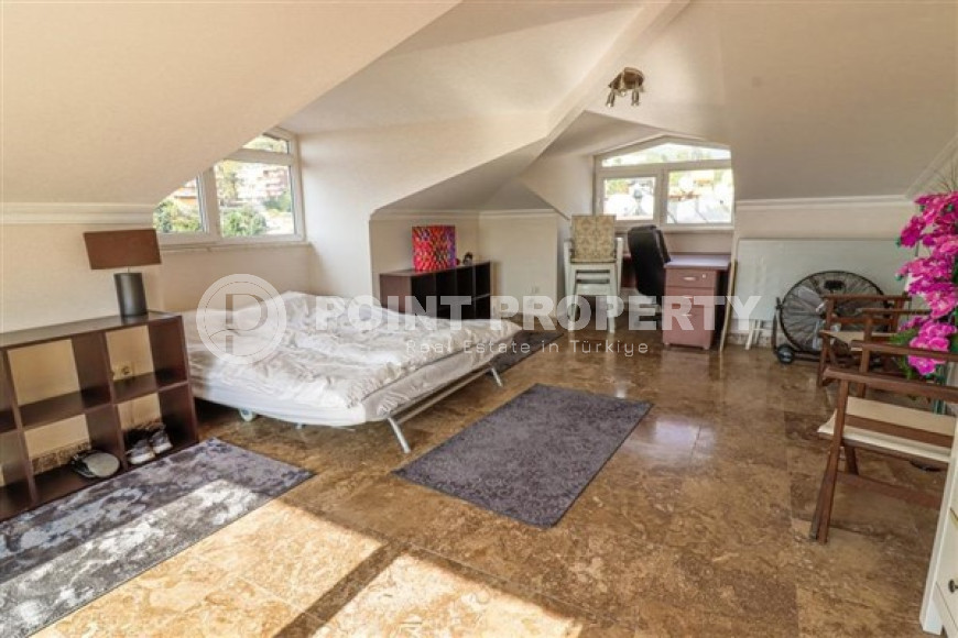 Spacious two-level 3+1 apartment on the 5th floor with an attic in a quiet, comfortable area of Alanya - Cikcilli.-id-4594-photo-6