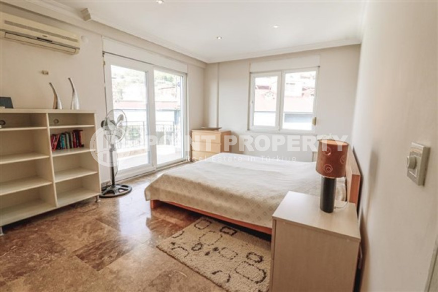 Spacious two-level 3+1 apartment on the 5th floor with an attic in a quiet, comfortable area of Alanya - Cikcilli.-id-4594-photo-7