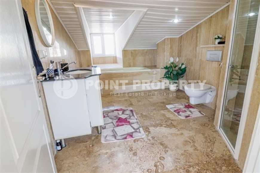 Spacious two-level 3+1 apartment on the 5th floor with an attic in a quiet, comfortable area of Alanya - Cikcilli.-id-4594-photo-9