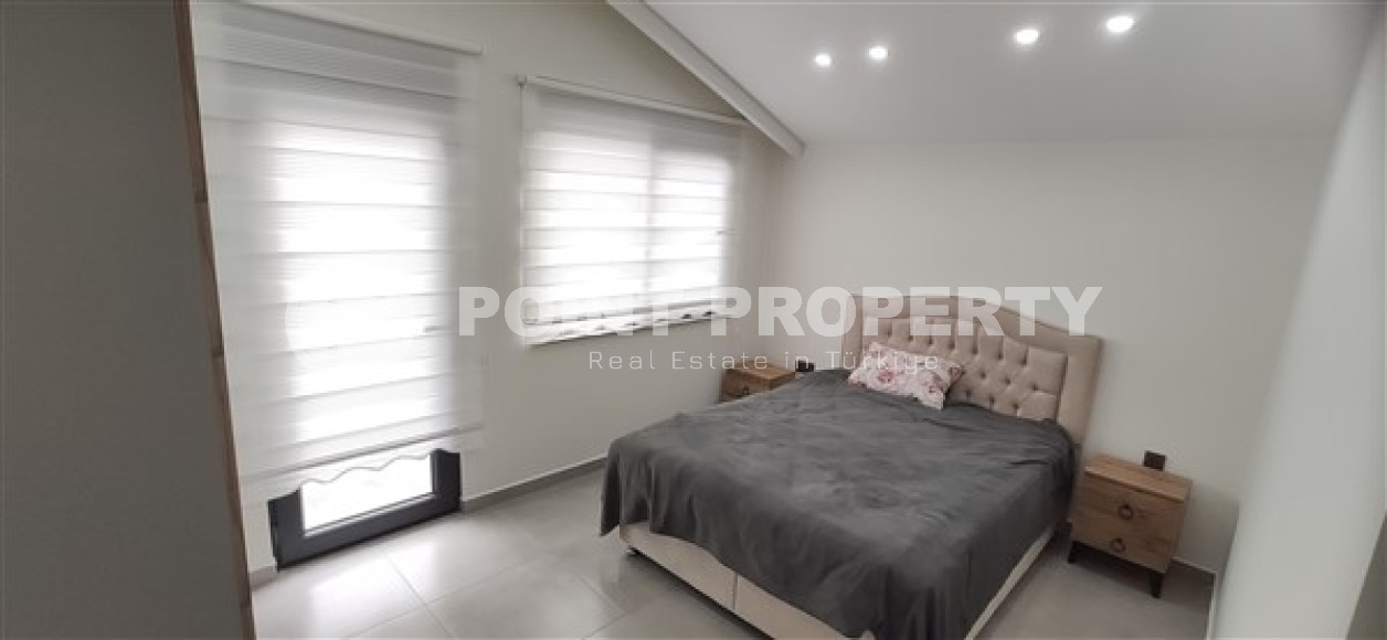 Small three-room penthouse 145 m2 in a residence built in 2021, Mahmutlar district-id-4605-photo-4