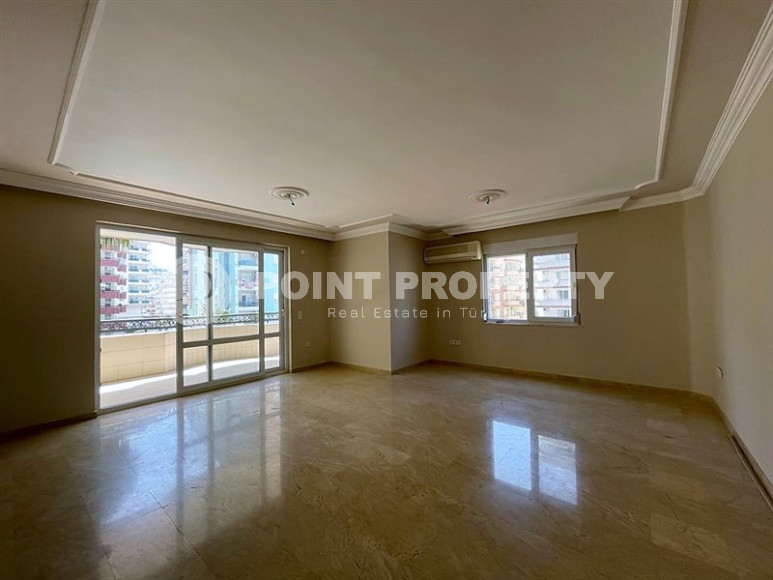 Apartment with 3+1 layout for a large family in the most sought-after area of Alanya Mahmutlar, 156 m2-id-1049-photo-14