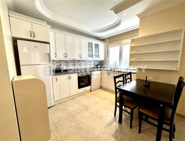 Просторная светлая квартира с мебелью и бытовой техникой в 200 метрах от пляжа и набережной.-id-4624-фото-2