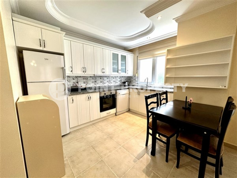 Просторная светлая квартира с мебелью и бытовой техникой в 200 метрах от пляжа и набережной.-id-4624-фото-2