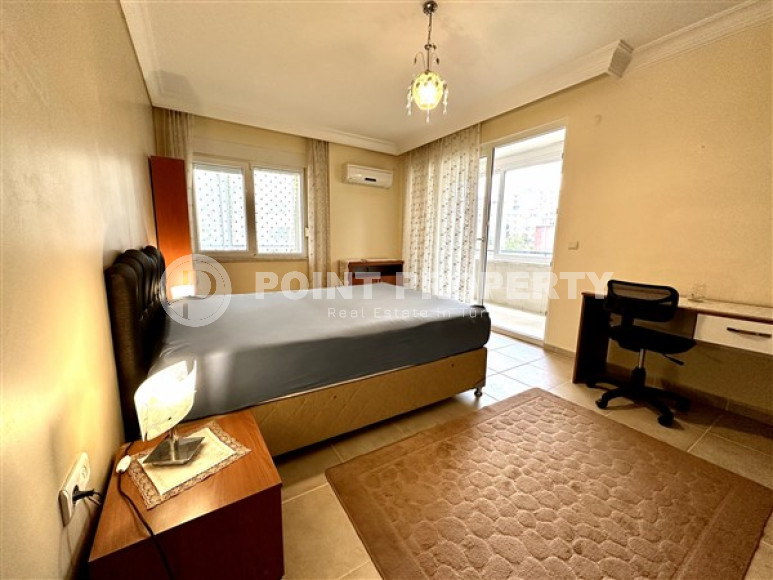 Просторная светлая квартира с мебелью и бытовой техникой в 200 метрах от пляжа и набережной.-id-4624-фото-4