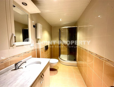 Просторная светлая квартира с мебелью и бытовой техникой в 200 метрах от пляжа и набережной.-id-4624-фото-5