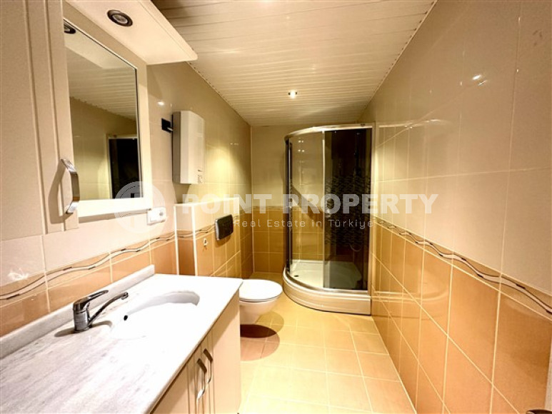 Просторная светлая квартира с мебелью и бытовой техникой в 200 метрах от пляжа и набережной.-id-4624-фото-5