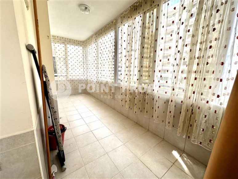 Просторная светлая квартира с мебелью и бытовой техникой в 200 метрах от пляжа и набережной.-id-4624-фото-6