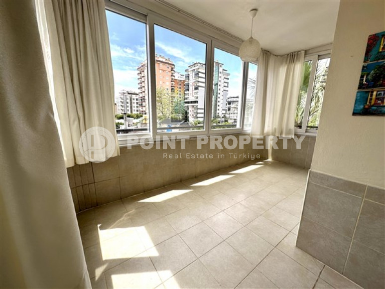 Просторная светлая квартира с мебелью и бытовой техникой в 200 метрах от пляжа и набережной.-id-4624-фото-7