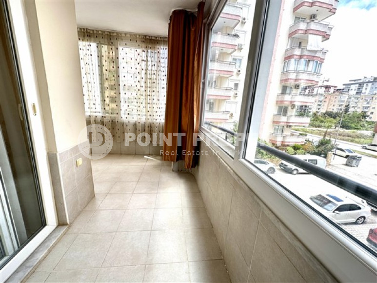 Просторная светлая квартира с мебелью и бытовой техникой в 200 метрах от пляжа и набережной.-id-4624-фото-9