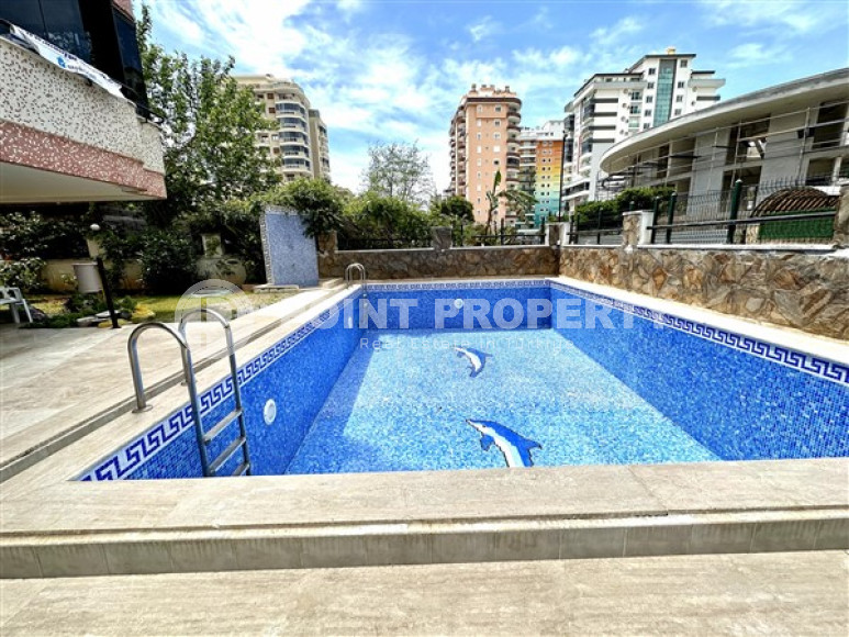 Просторная светлая квартира с мебелью и бытовой техникой в 200 метрах от пляжа и набережной.-id-4624-фото-10