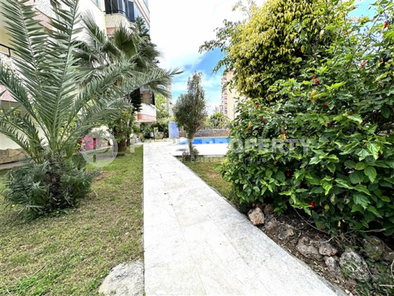 Просторная светлая квартира с мебелью и бытовой техникой в 200 метрах от пляжа и набережной.-id-4624-фото-11