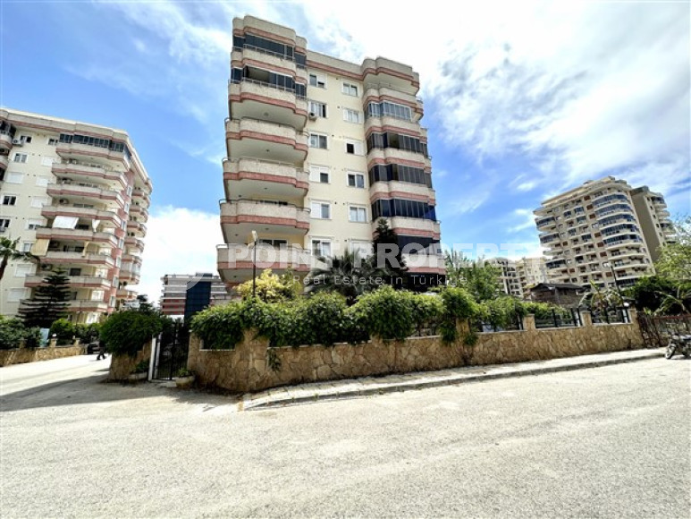 Просторная светлая квартира с мебелью и бытовой техникой в 200 метрах от пляжа и набережной.-id-4624-фото-13