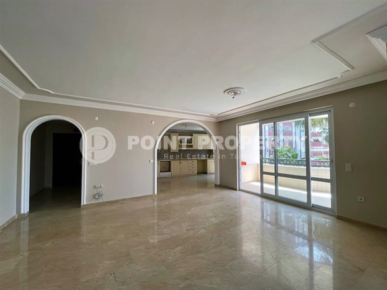 Apartment with 3+1 layout for a large family in the most sought-after area of Alanya Mahmutlar, 156 m2-id-1049-photo-15