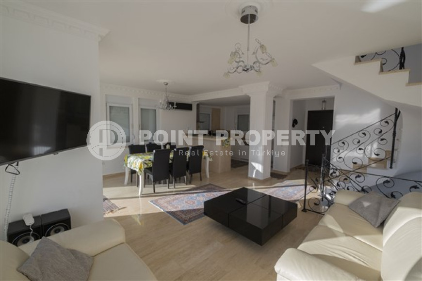 Spacious villa of 200 m2 with furniture and beautiful views from the balconies and terraces, Konakli district-id-4636-photo-4