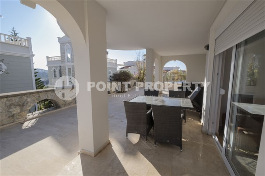 Spacious villa of 200 m2 with furniture and beautiful views from the balconies and terraces, Konakli district-id-4636-photo-10