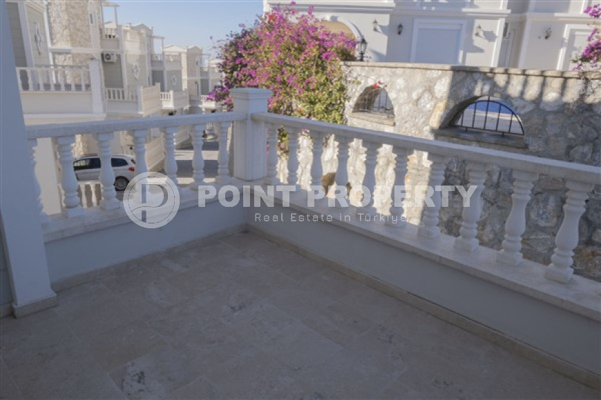 Spacious villa of 200 m2 with furniture and beautiful views from the balconies and terraces, Konakli district-id-4636-photo-14