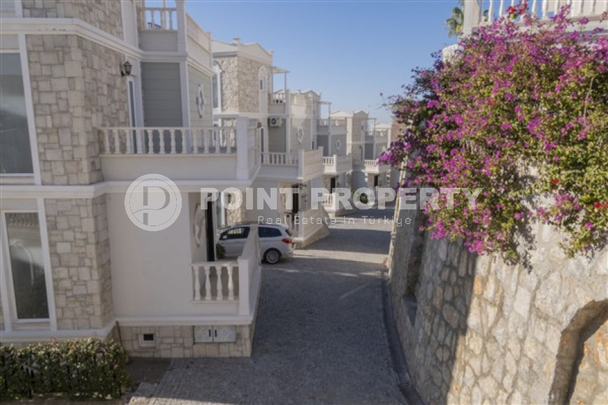 Spacious villa of 200 m2 with furniture and beautiful views from the balconies and terraces, Konakli district-id-4636-photo-16