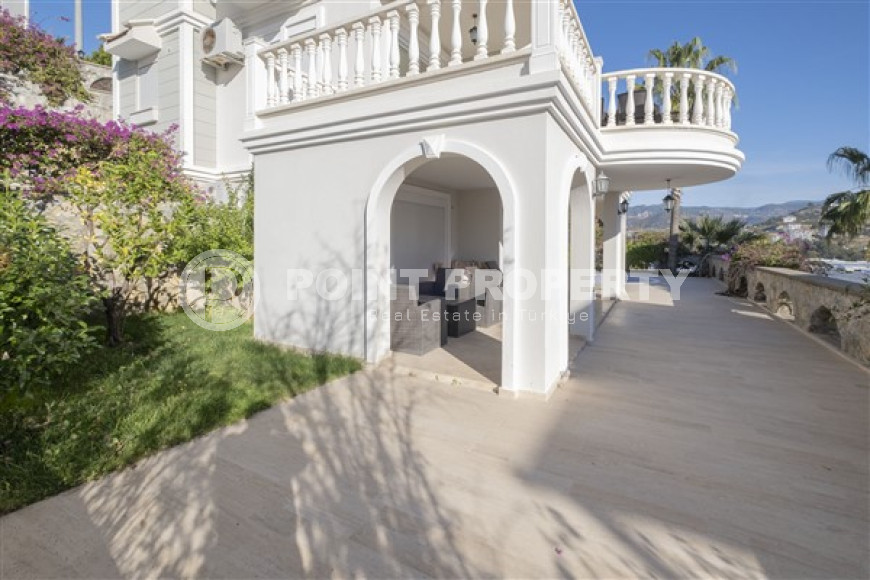 Spacious villa of 200 m2 with furniture and beautiful views from the balconies and terraces, Konakli district-id-4636-photo-18