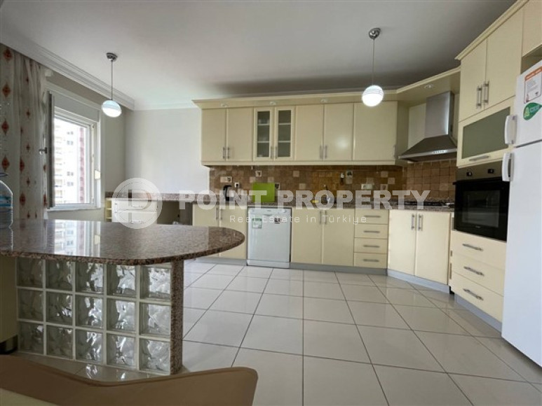 Large three bedroom apartment on the 2nd floor in the center of Mahmutlar.-id-4644-photo-2