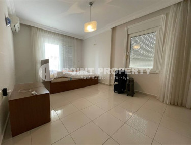 Large three bedroom apartment on the 2nd floor in the center of Mahmutlar.-id-4644-photo-3