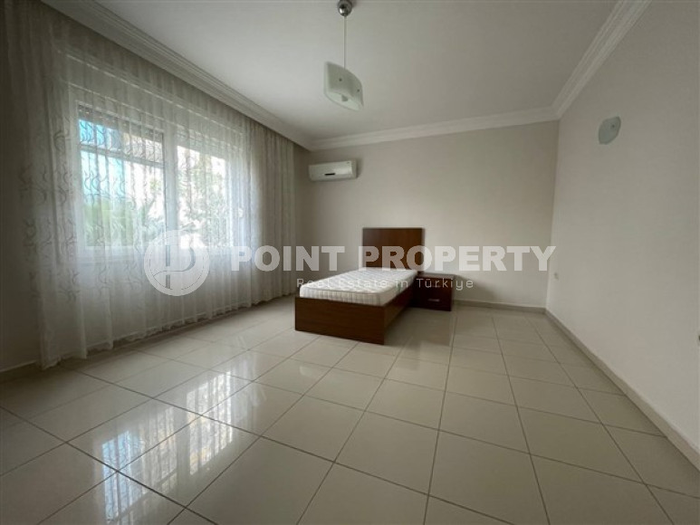 Large three bedroom apartment on the 2nd floor in the center of Mahmutlar.-id-4644-photo-5