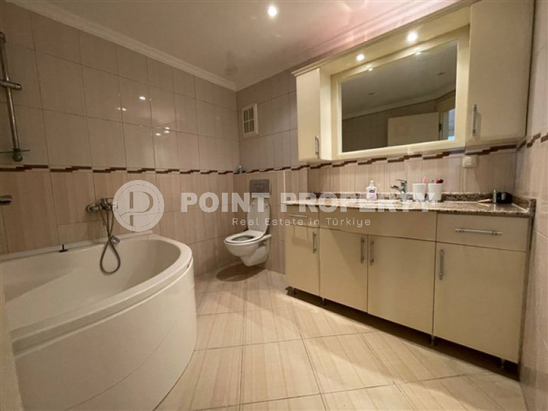 Large three bedroom apartment on the 2nd floor in the center of Mahmutlar.-id-4644-photo-7