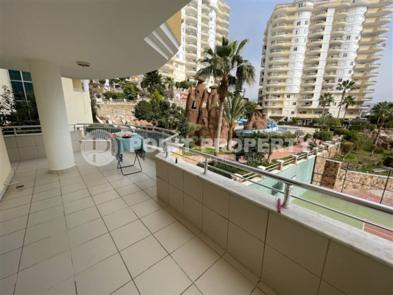 Large three bedroom apartment on the 2nd floor in the center of Mahmutlar.-id-4644-photo-10