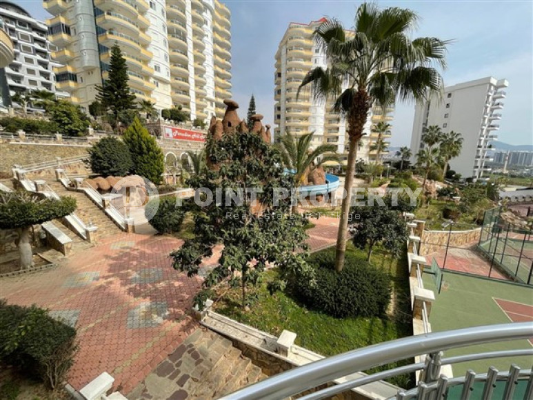 Large three bedroom apartment on the 2nd floor in the center of Mahmutlar.-id-4644-photo-11