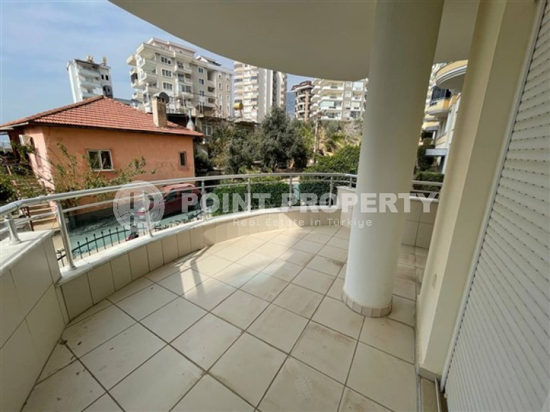 Large three bedroom apartment on the 2nd floor in the center of Mahmutlar.-id-4644-photo-12