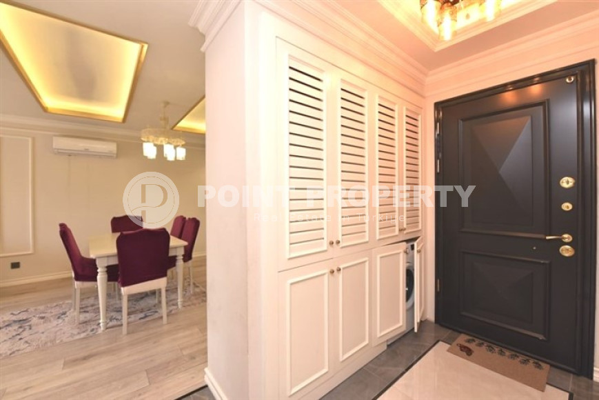 Exquisite apartment with an area of 101 m2 and two balconies 100 meters from the sea, Alanya center-id-4655-photo-4