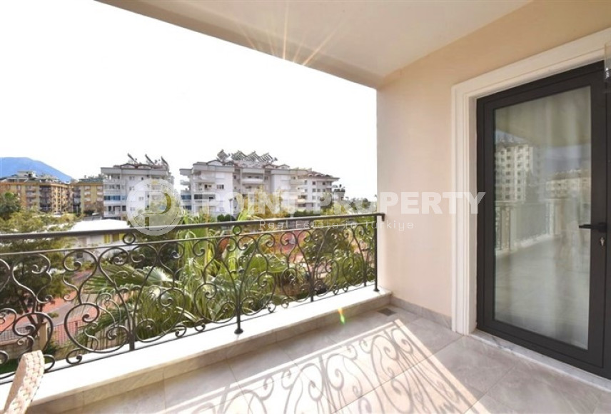 Exquisite apartment with an area of 101 m2 and two balconies 100 meters from the sea, Alanya center-id-4655-photo-9