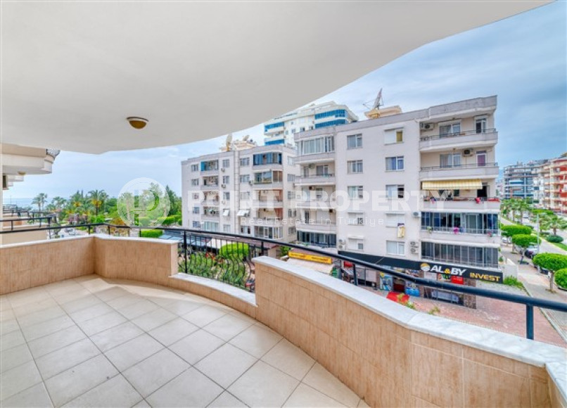 Трёхкомнатные современные апартаменты, новая мебель, 200 м к морю.-id-4657-фото-16