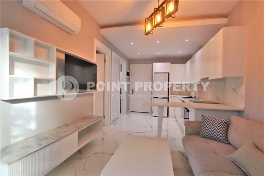 New apartment with furniture and household appliances in the center of Alanya and 200 meters from the beach and promenade.-id-4666-photo-1