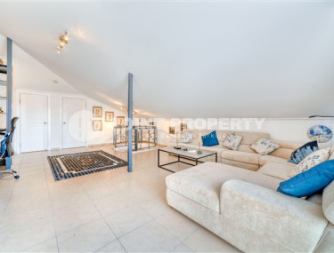 Светлая двухуровневая квартира с потрясающей локацией в 200 метрах от моря, центр Аланьи-id-4674-фото-3