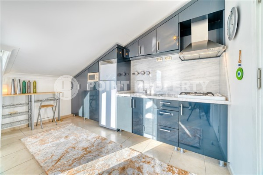 Светлая двухуровневая квартира с потрясающей локацией в 200 метрах от моря, центр Аланьи-id-4674-фото-4