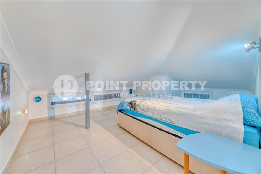 Светлая двухуровневая квартира с потрясающей локацией в 200 метрах от моря, центр Аланьи-id-4674-фото-5