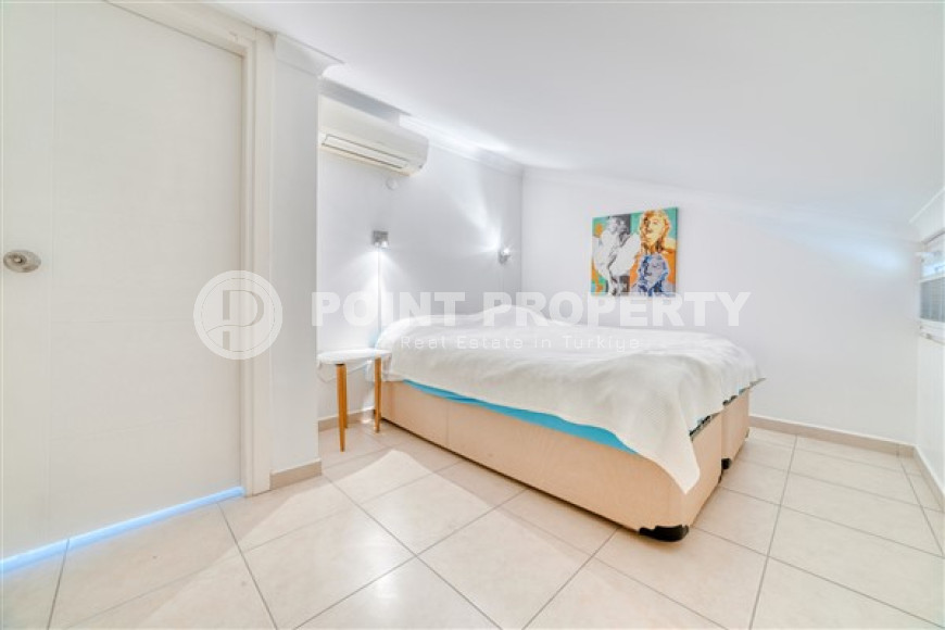 Светлая двухуровневая квартира с потрясающей локацией в 200 метрах от моря, центр Аланьи-id-4674-фото-7