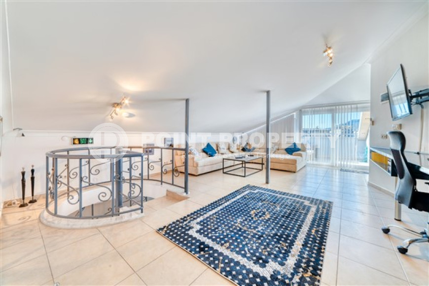 Светлая двухуровневая квартира с потрясающей локацией в 200 метрах от моря, центр Аланьи-id-4674-фото-9