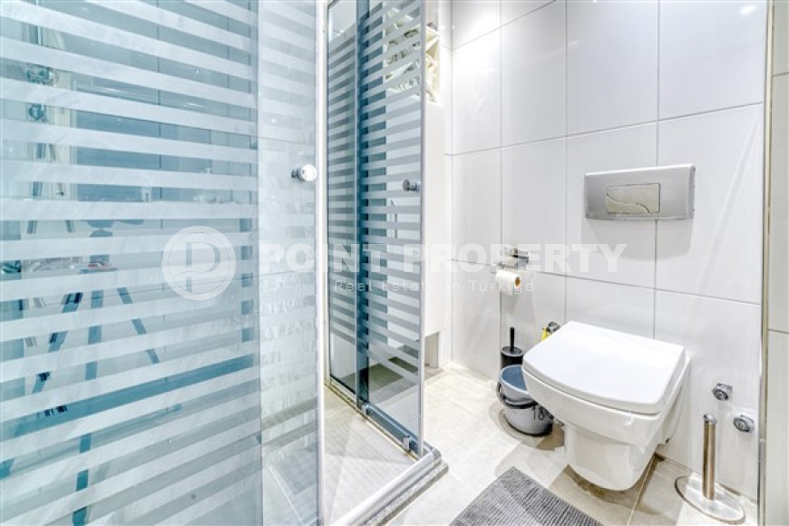 Светлая двухуровневая квартира с потрясающей локацией в 200 метрах от моря, центр Аланьи-id-4674-фото-11